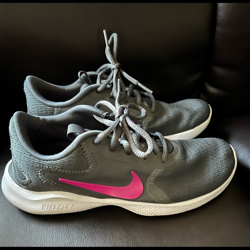 Nike Women's Flex Experience Run 9 Shoe in Ladies size 6 - Picture 3 of 5